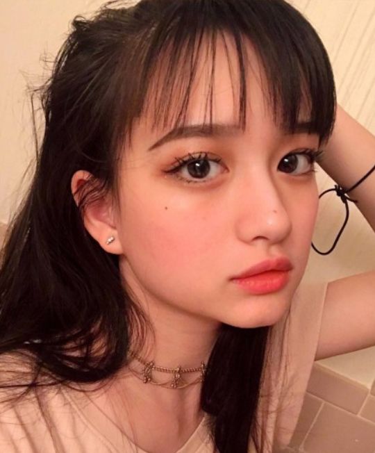 一夜爆红、屠版多个论坛的00后爆吹是新一代盛世美颜，但未修图…