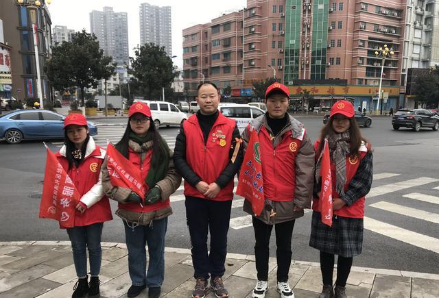 安顺经开区“橙丝带”创文志愿者，点亮城市文明留影不留痕