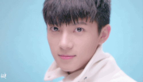 还记得2010快男第九吴俊余吗？他现在长这样啦！