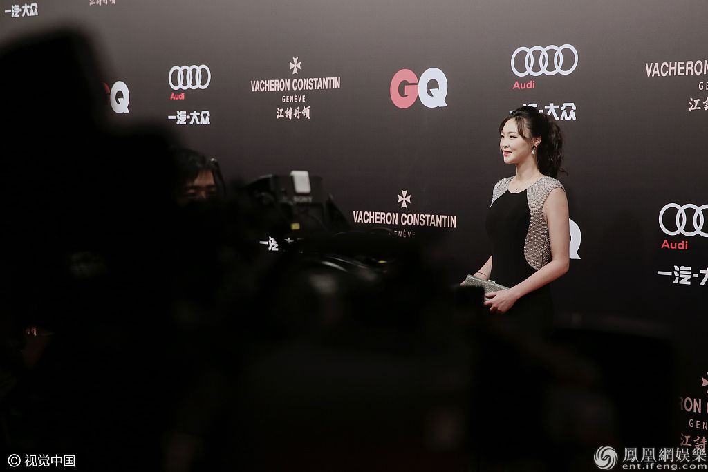 元气少女惠若琪高挑大气 对镜甜笑摆拍美出天际