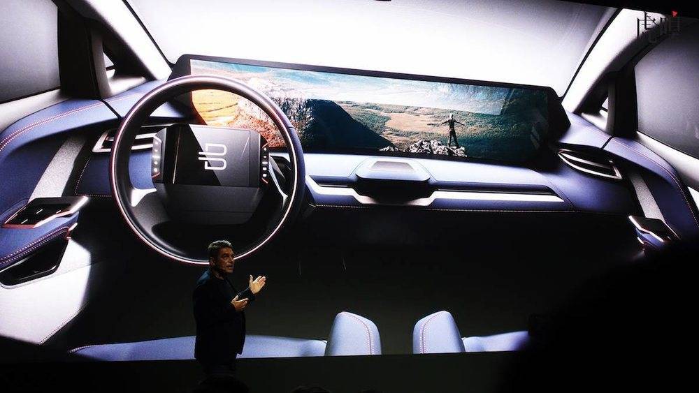 还记得车内塞巨屏的拜腾吗?他们量产车快来了