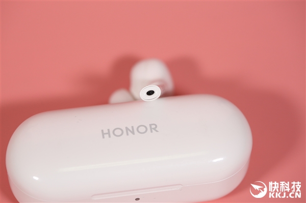 荣耀FlyPods青春版图赏：宛若高尔夫球杆的多彩无线耳机