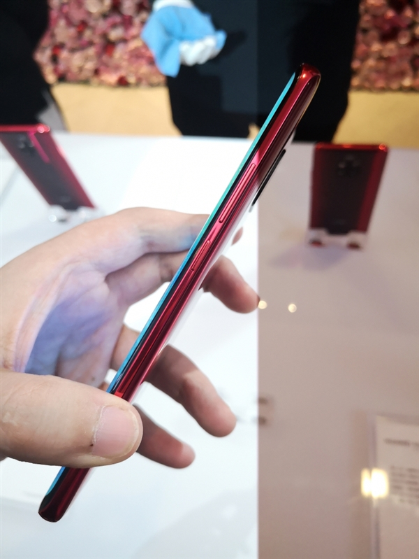 华为Mate 20 Pro馥蕾红/璨星蓝发布：5399元起