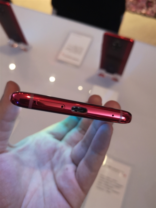 华为Mate 20 Pro馥蕾红/璨星蓝发布：5399元起