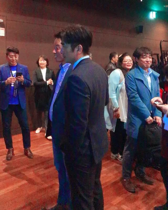 52岁车仁表近照曝光,发量感人身材还有肌肉,15岁养女比董洁还美