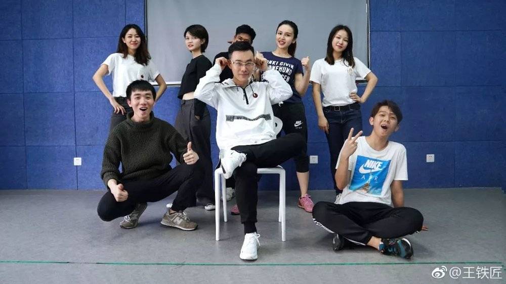 【虎嗅早报】传瑞幸咖啡将在港交所IPO;HomePod 1月18日中国发售