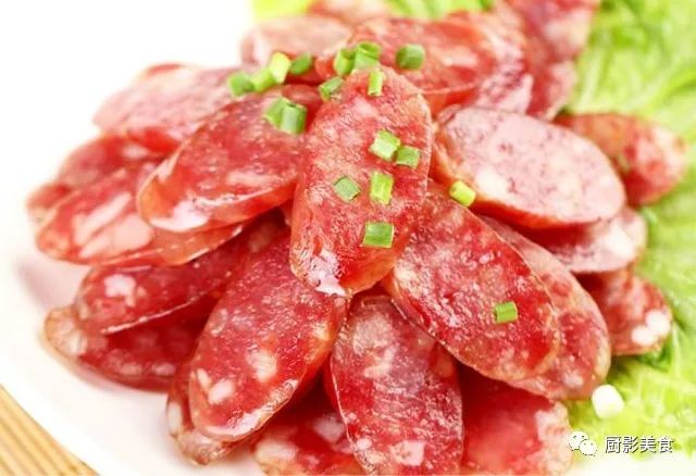 正文  香肠是漳州传统特色美食,在漳州叫"烘肠"或"风肠", 因其制作后