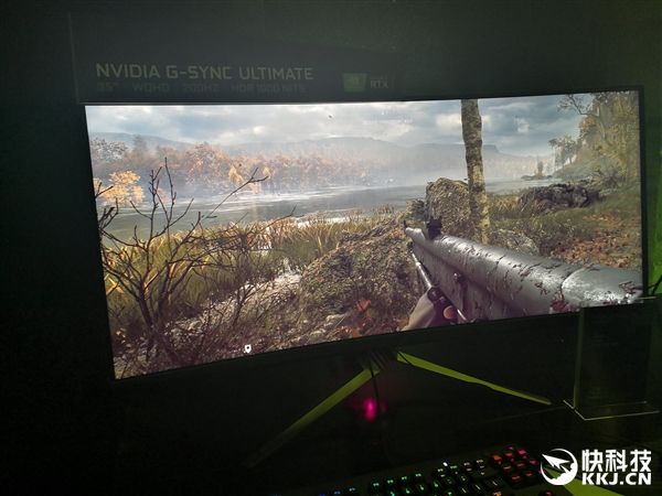 来感受65寸BFGD巨幕玩游戏!沉迷不可自拔