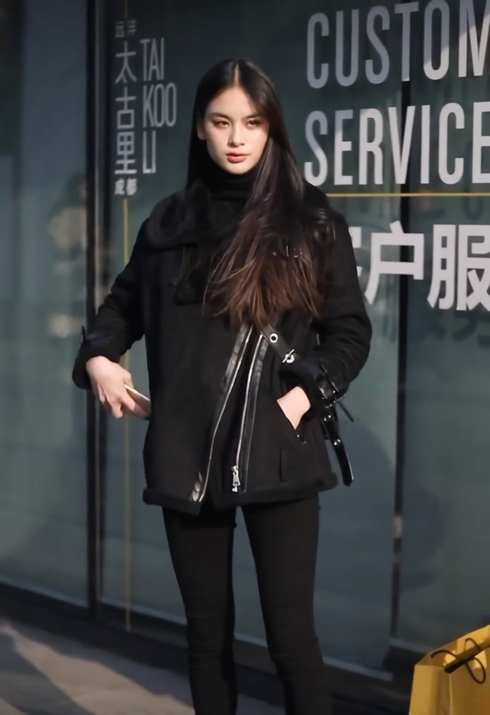 冬天别再冻脚踝了!裤子把袜子当鞋穿,美女塞美女写真可爱图片