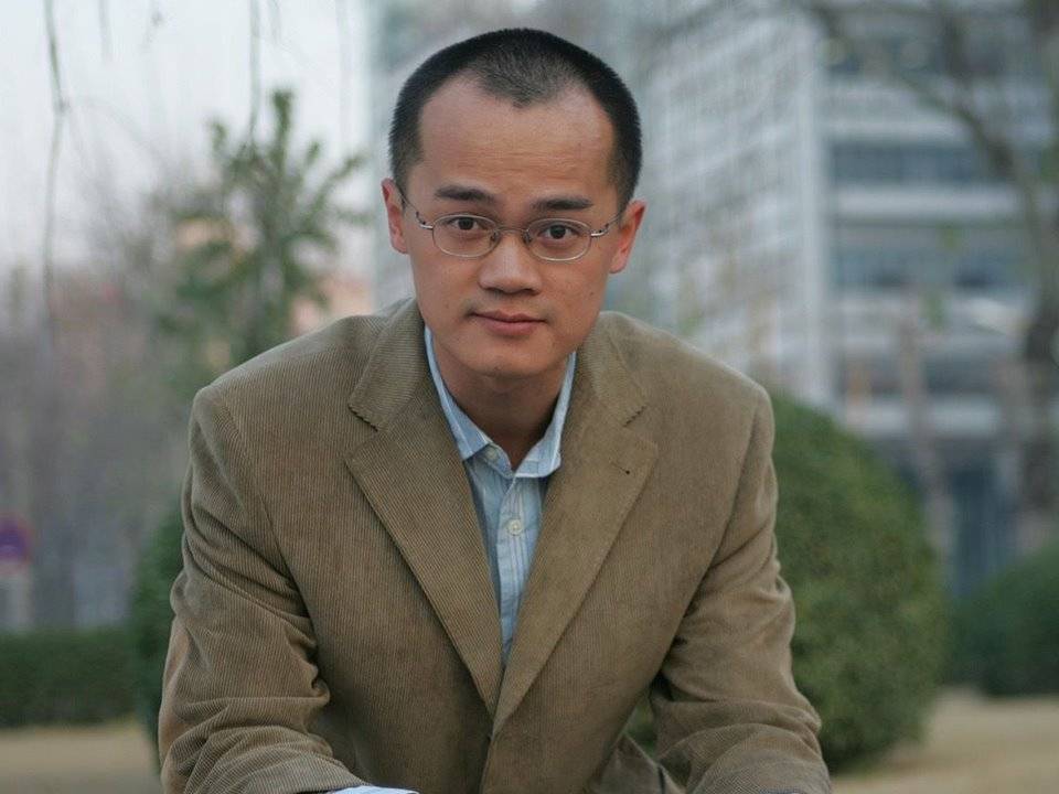 【虎嗅早报】美团回应涉足游戏：别多想；俄罗斯富豪减持小米近6亿股份