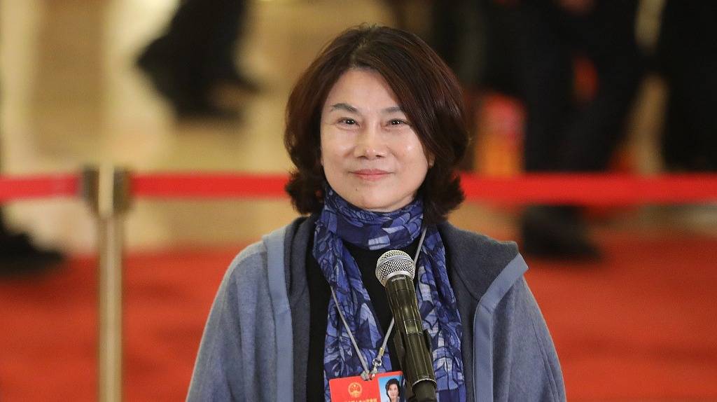 董明珠再干三年 行业判断不明接班人找不到