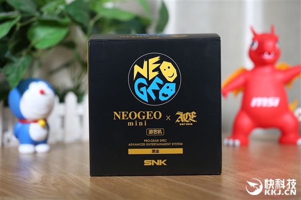 SNK NEOGEO mini游戏机开箱图赏:内置40款经典游戏
