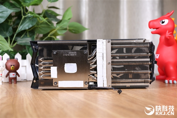 带一块屏幕 七彩虹iGame RTX 2060 Vulcan X OC拆解图赏