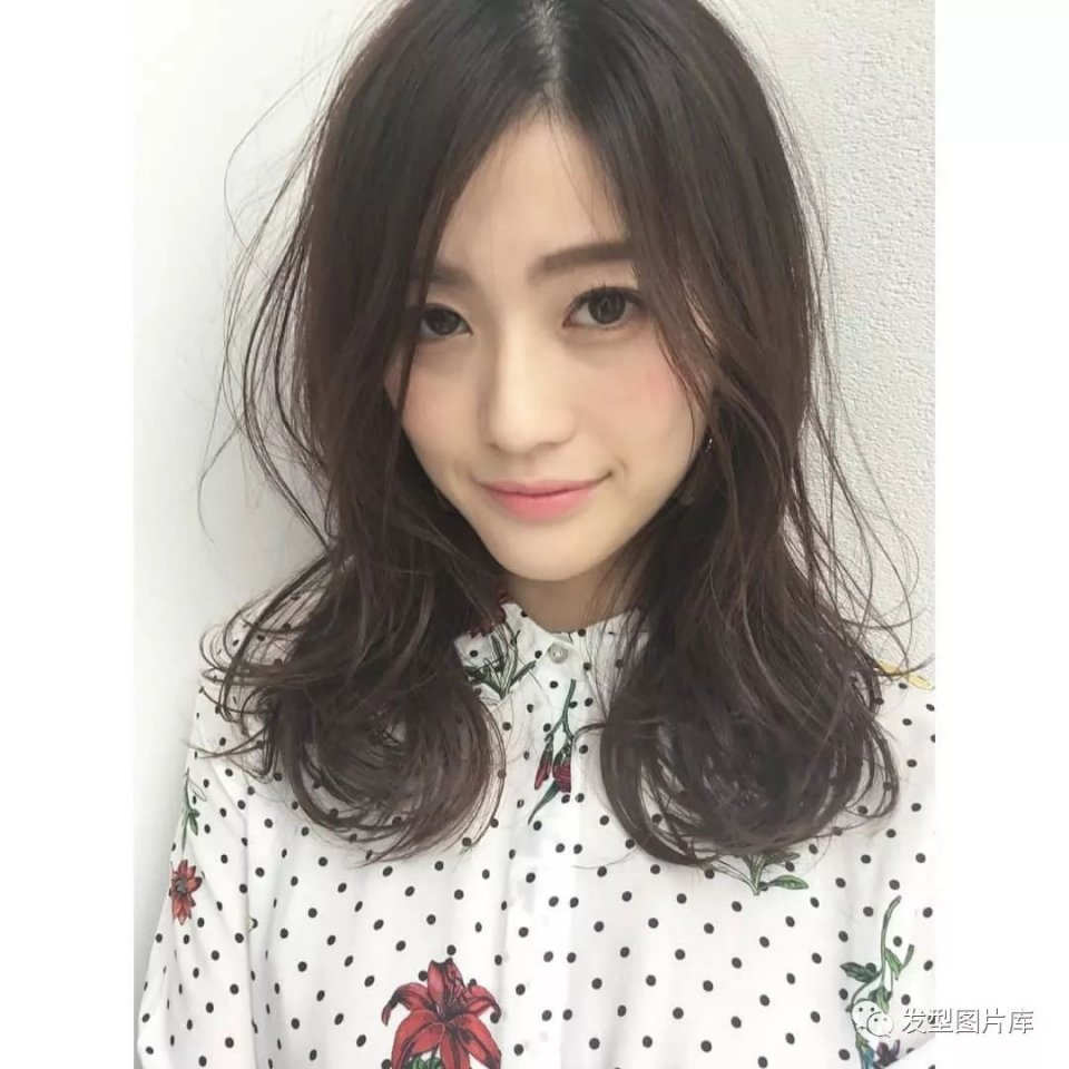 实拍:日本造型明星发的湿发发型长发发廊中长卷女图片