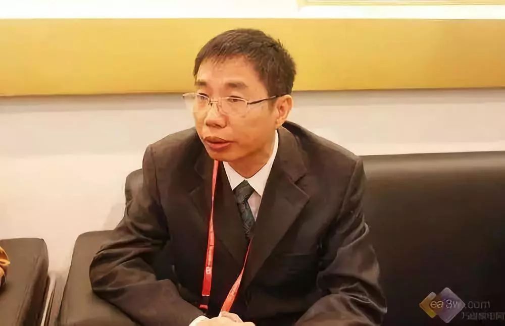 董小姐背后6个男人:4人年薪352万 有人身价超3亿