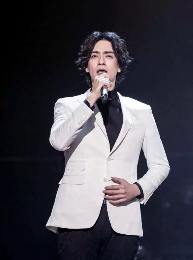 长发撞脸金城武,短发像雪村和光头强,郑云龙是什么宝藏男孩