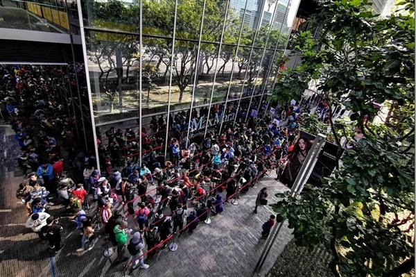 华为Mate 20 X登陆台湾市场：上千人排队抢购