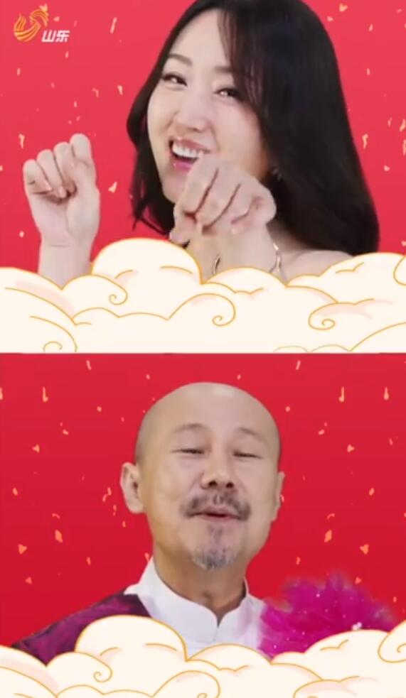杨钰莹穿粉色纱裙和腾格尔唱“学猫叫”，网友：快50了，长得像15