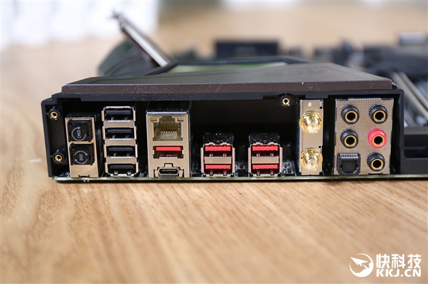 性价比、超频兼具！微星MEG Z390 ACE主板图赏