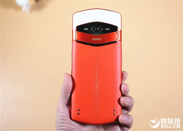 全球首创前置三摄!美图V7图赏:奢华扑面而来