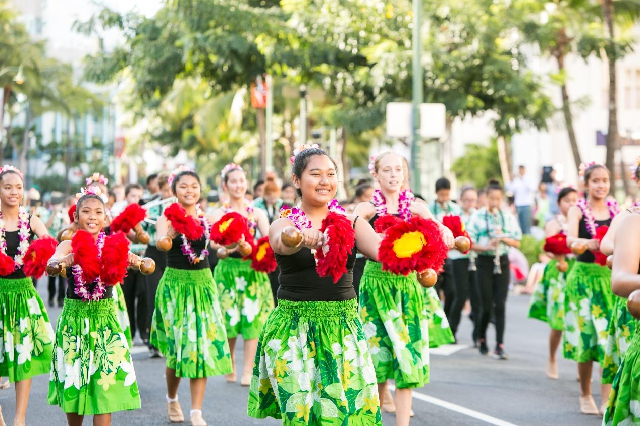 夏威夷花圈的女孩 库存图片. 图片 包括有 头发, 异乎寻常, 微笑, 纵向, 文化, 其它, 快乐, 旅游业 - 70609377