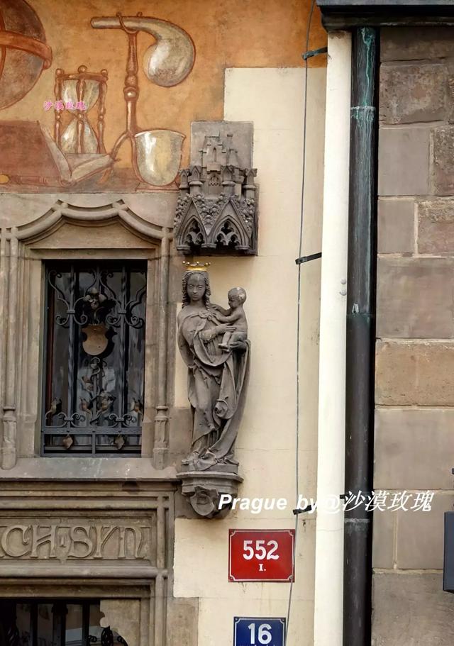 蔡依林唱过的布拉格广场,每一幢房子都有自己的名字