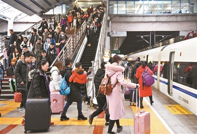北京西站昨日旅客进站顺畅有序摄影/本报记者 黄亮春运本报讯(记者
