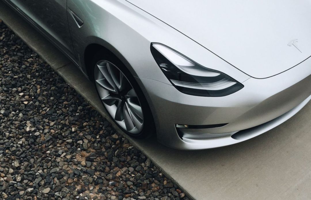 车库快评:新年第一大礼!特斯拉白送你好几万!自