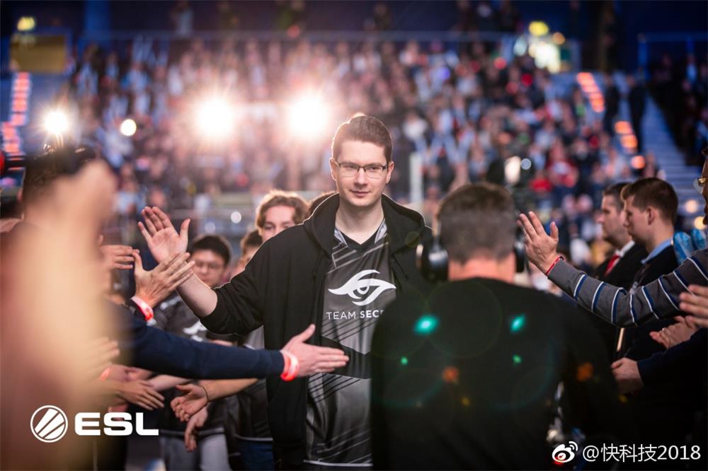 114cm光轨环伺！机械师耀K1机械键盘评测：电镀工艺加持的苍蓝神兽