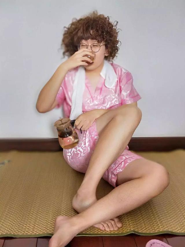 cos东北中年女性，撕坏母亲的貂，探秘大连老湿王博文的网红路