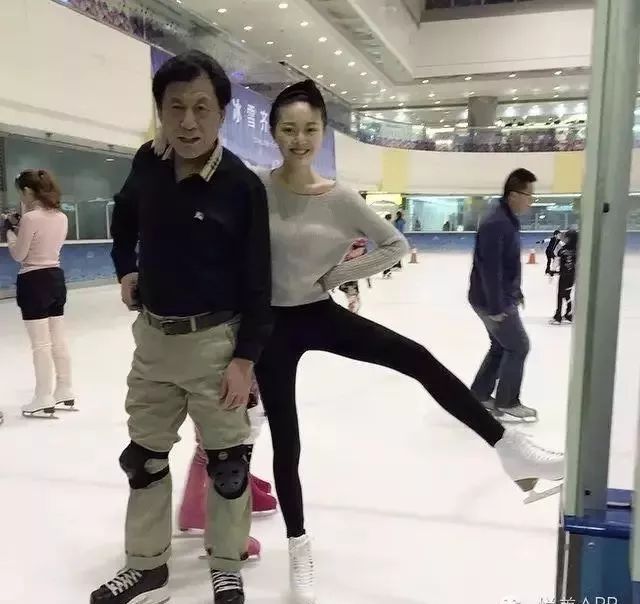 从豆瓣网红到艺术名太,晚晚的中国式名媛之路