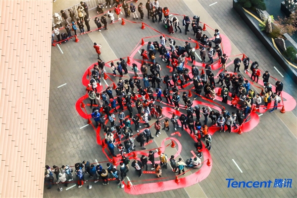 腾讯万人领红包 有人排队7小时：金额羡煞