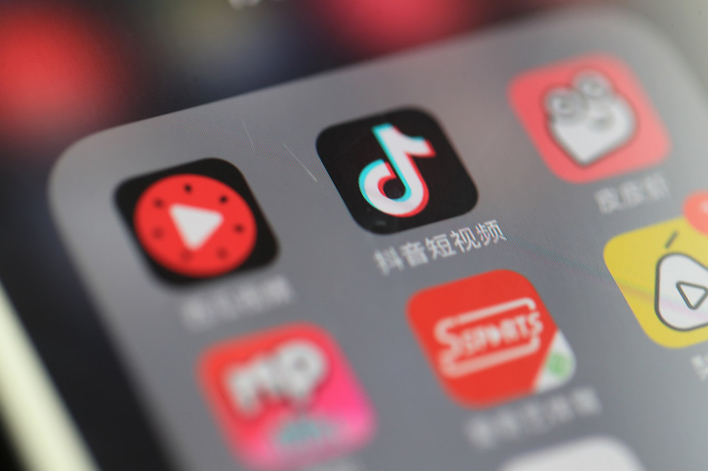 抖音广告泛滥：正盗版游戏扎堆套现，抗癌药成神助攻
