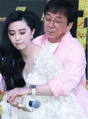 范冰冰成龙合照曝光,简直不堪入目,网友:难怪李晨一直不愿提起