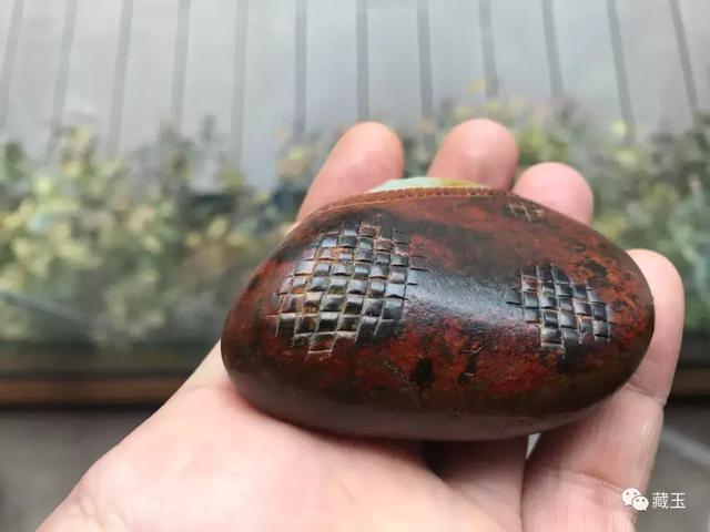 红皮和田玉的极致——籽料里的玛丽艳红!