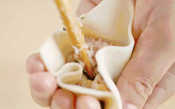 这家“俏姥姥馄饨”小破店火遍大济南,深夜十点还在排长队!