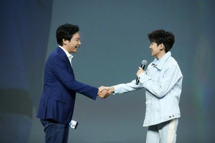 雷军新套路：喊出手机要涨价却没涨，找王源代言讨好女性