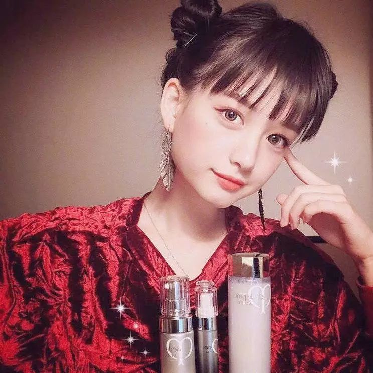diss欧阳娜娜脸大,一夜爆红又被全网黑,这位00后网红是何方神圣?