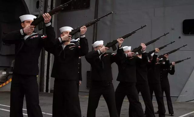 空包弹真的打不死人?李小龙儿子就死于空包弹!