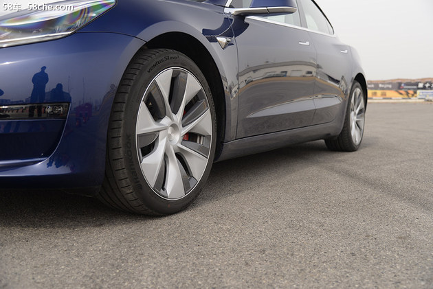 特斯拉Model 3场地试驾 动力操控是亮点