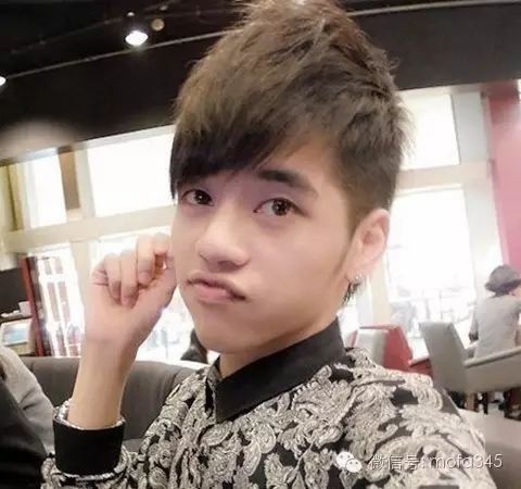 90后帅哥斜庞克铲青一边头型,发型帅气!池昌旭k2时尚图片