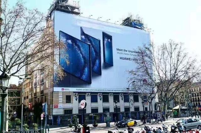 华为首款5G折叠手机惊艳，被赞薄和快，背后暗藏杀手锏