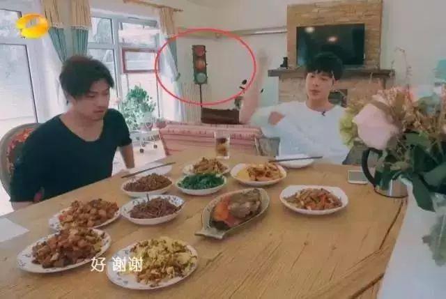 唐艺昕怀孕？！讽刺赵丽颖是谎话精，发博说自己不会劈叉
