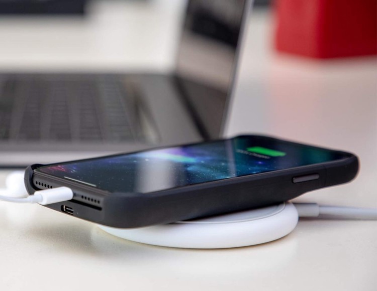 Mophie iPhone X/XS/XR 系列充电保护壳开售