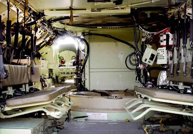 美国陆军喜提新式装甲车,防护大幅增强,远超之前所有型号