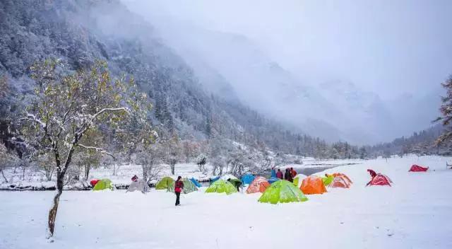 不用去瑞士,成都也要有山地火车了,直达四姑娘山!