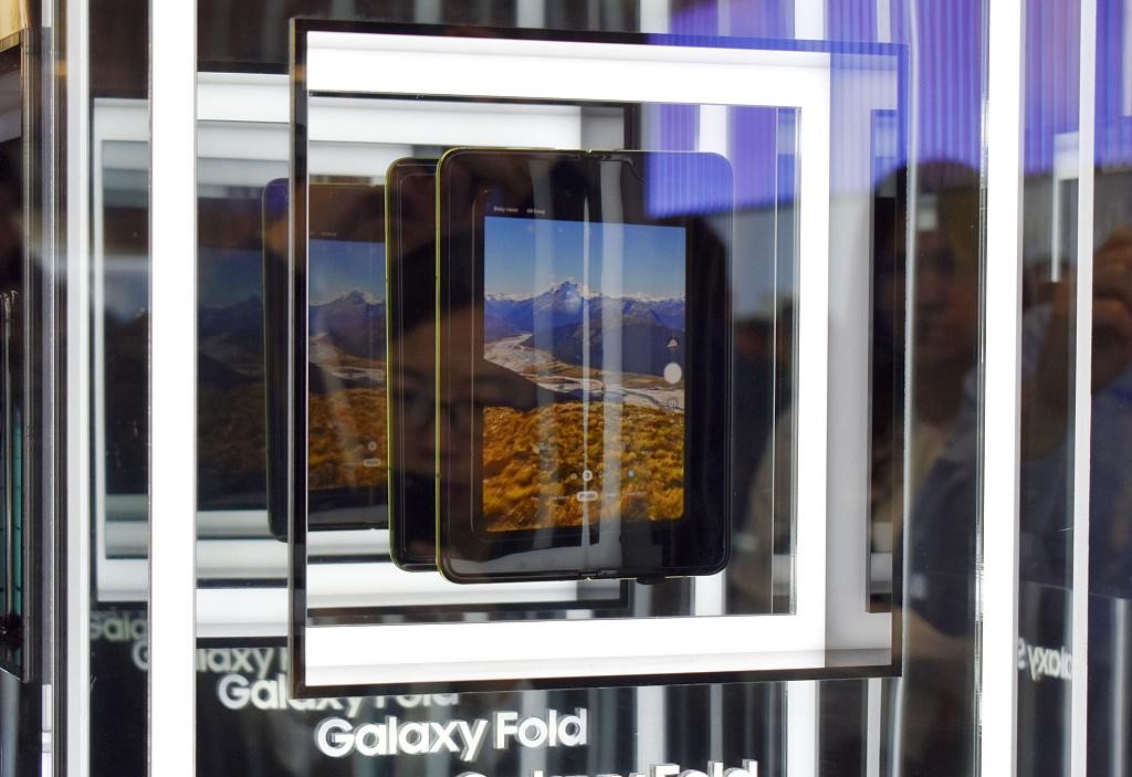 可折叠手机一出手都卖高价?三星华为想的或许跟你不一样