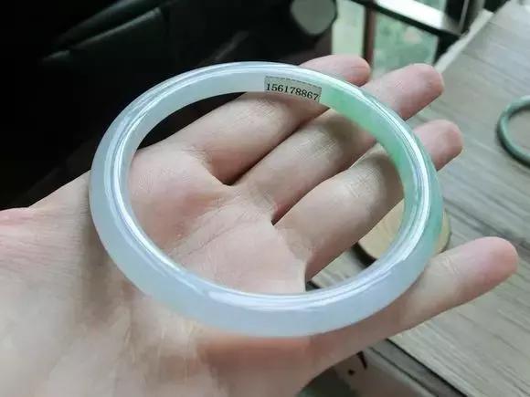 翡翠手镯——贵妃镯