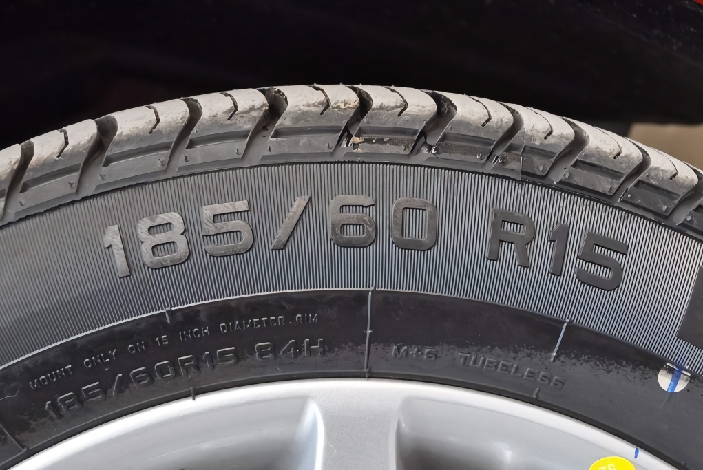 汽车轮胎太窄，能不能换宽轮胎？老司机说了实话，弄明白不吃亏！