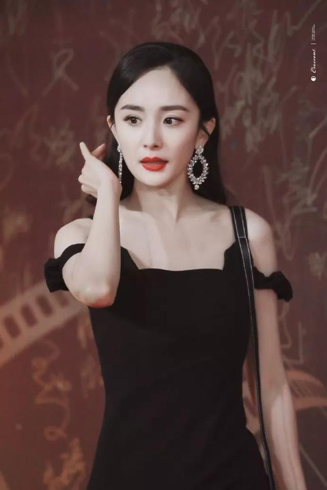杨幂离婚后商业价值翻倍！成功打入国际市场，代言两家竞争品牌！
